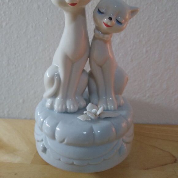 Vintage Porcelain Cats Music Box - Picture 2 of 10